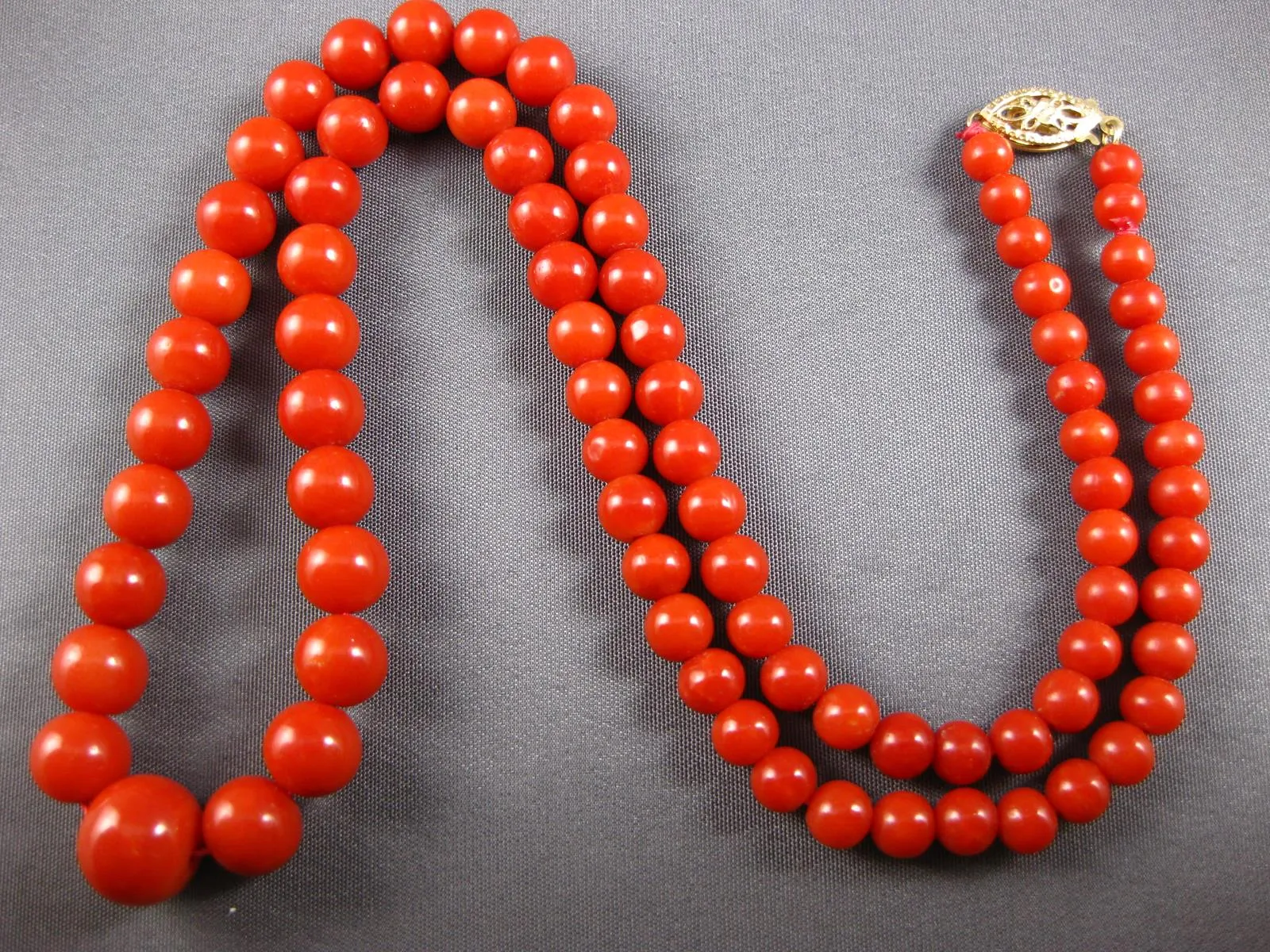 ESTATE LARGE AAA CORAL 14KT YELLOW GOLD 3D CLASSIC GRADUATING BEAD NECKLACE