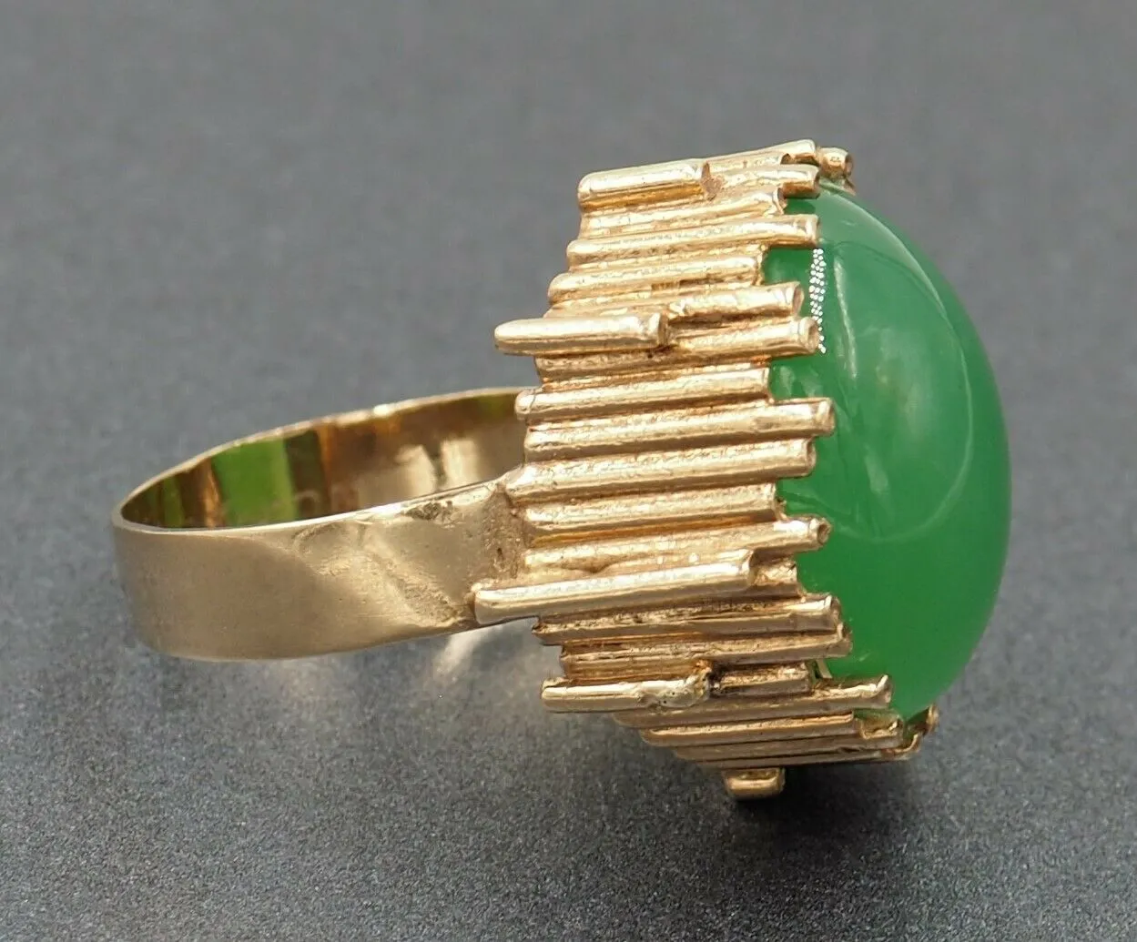 Vintage Green Paste 9ct Yellow Gold Dress Ring - c.1960s